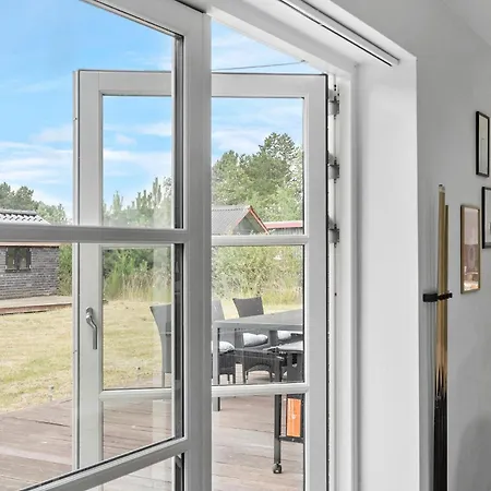 3 Bedroom Amazing In Semesterbostad